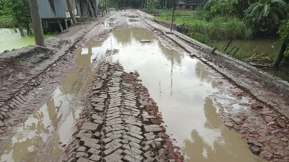 কমলনগরে এলজিইডির সড়কে ব্যাপক অনিয়ম, সংস্কারের মধ্যেই সড়ক চলাচল অনুপোযোগী