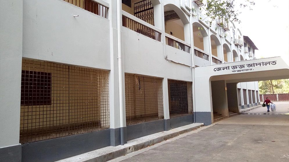 আদালত হাজতে আসামির হাতে মুঠোফোন : দুই টিএসআইসহ ৫জন ক্লোজড