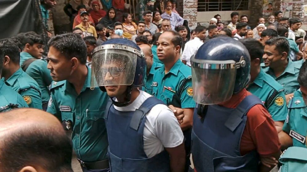 হত্যাচেষ্টা মামলায় ব্যারিস্টার সুমনকে গ্রেপ্তার দেখানোর আদেশ