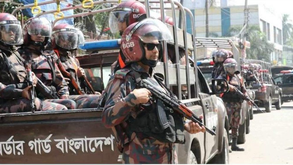 উদ্ধার তৎপরতা ও আইনশৃঙ্খলা রক্ষায় ২ প্লাটুন বিজিবি মোতায়েন