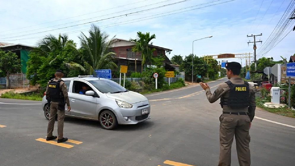থাইল্যান্ডে সীমান্ত প্রদেশের গ্রাম থেকে পালাচ্ছেন নাগরিকরা