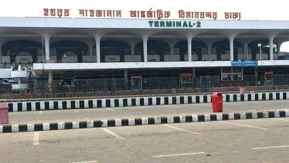 বিমানবন্দরে যাত্রীর সঙ্গে দুজনের বেশি প্রবেশ নয়