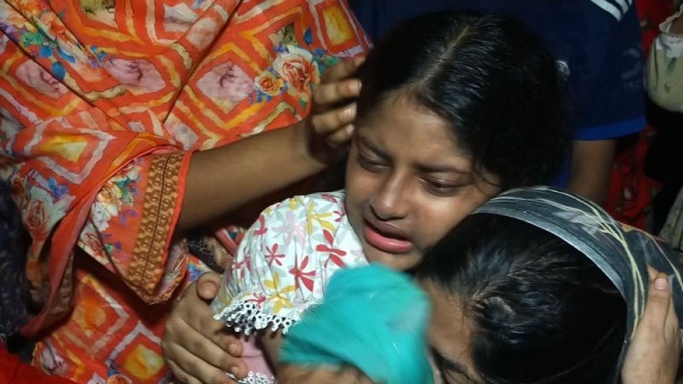 মেয়েকে স্কুল থেকে আনতে গিয়ে লাশ হয়ে ফিরলেন মা