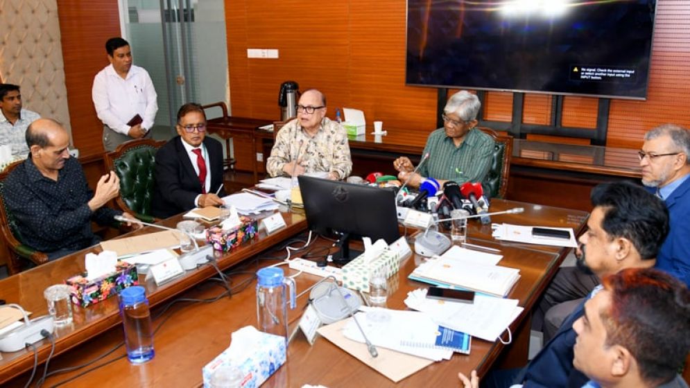 আগস্ট থেকে ১৫ টাকা কেজিতে চাল পাবে ৫৫ লাখ পরিবার : খাদ্য উপদেষ্টা