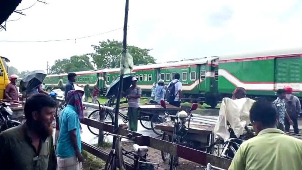 বগি রেখেই চলে গেল ধূমকেতু এক্সপ্রেস ট্রেনের ইঞ্জিন