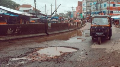 পটুয়াখালী-কুয়াকাটা মহাসড়কে দুর্ভোগে দক্ষিণাঞ্চলের ১০ লাখ মানুষ