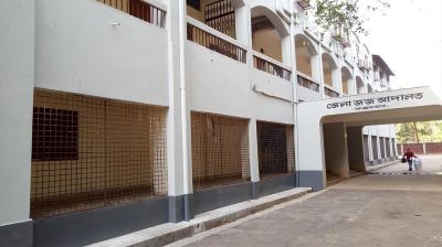 আদালত হাজতে আসামির হাতে মুঠোফোন : দুই টিএসআইসহ ৫জন ক্লোজড