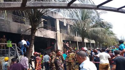 উড্ডয়নের ১২ মিনিটের মধ্যেই ভবনের ওপর আছড়ে পড়ে বিমানটি