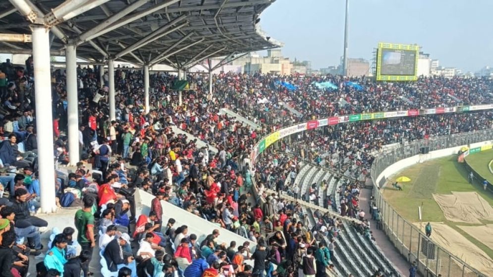 গ্যালারিতে খাবার-পানি নিয়ে ঢোকায় ফের নিষেধাজ্ঞা