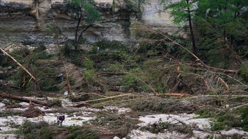 টেক্সাসে আকস্মিক বন্যায় মৃতের সংখ্যা বেড়ে ৫০