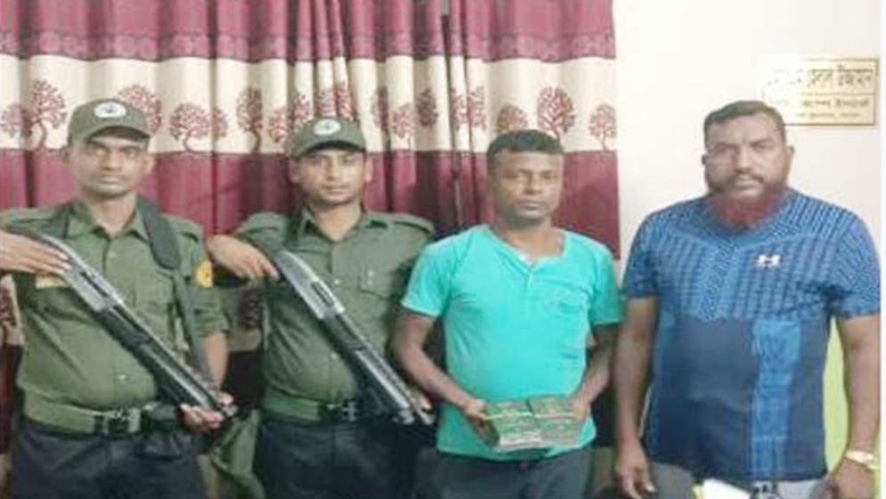 বেনাপোলে ২০ বাংলাদেশি পাসপোর্টসহ ভারতীয় ট্রাকচালক আটক