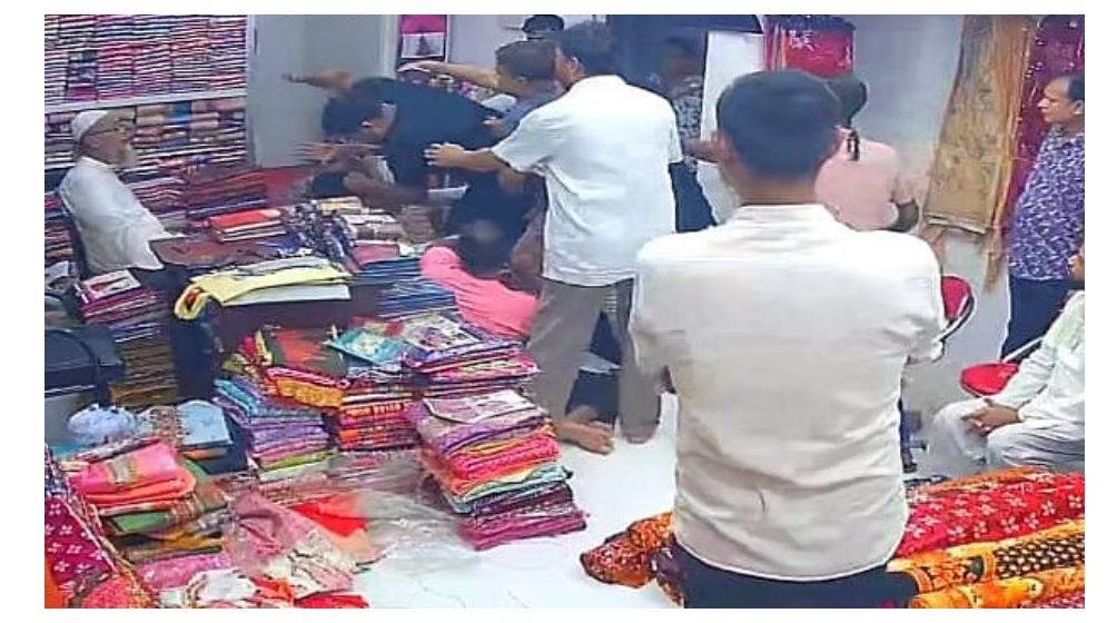 দুই নারীর সঙ্গে কথা কাটাকাটি, পরে ‘সমন্বয়ক’ পরিচয়ে ব্যবসায়ীকে মারধর