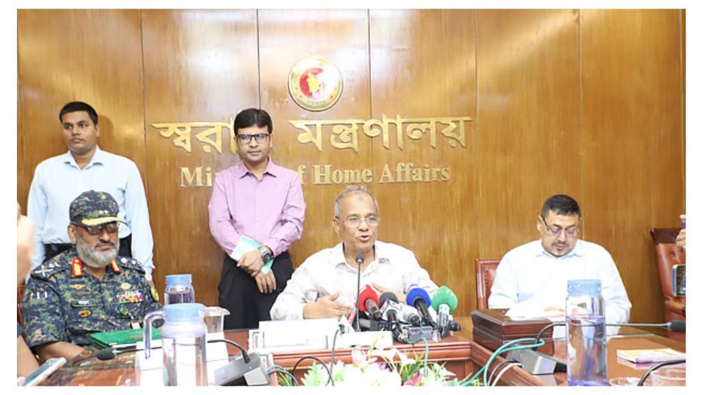 ৫ আগস্ট নিয়ে সরকার সতর্ক : স্বরাষ্ট্র উপদেষ্টা