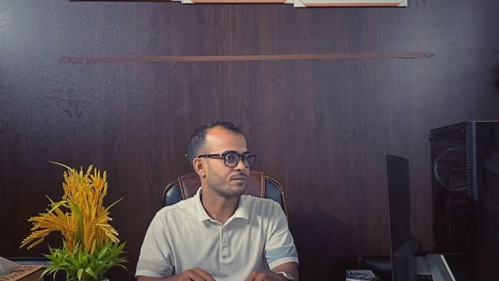 চাঁদা : ভাইকে না পেয়ে বোনকে উলঙ্গ করার হুমকি