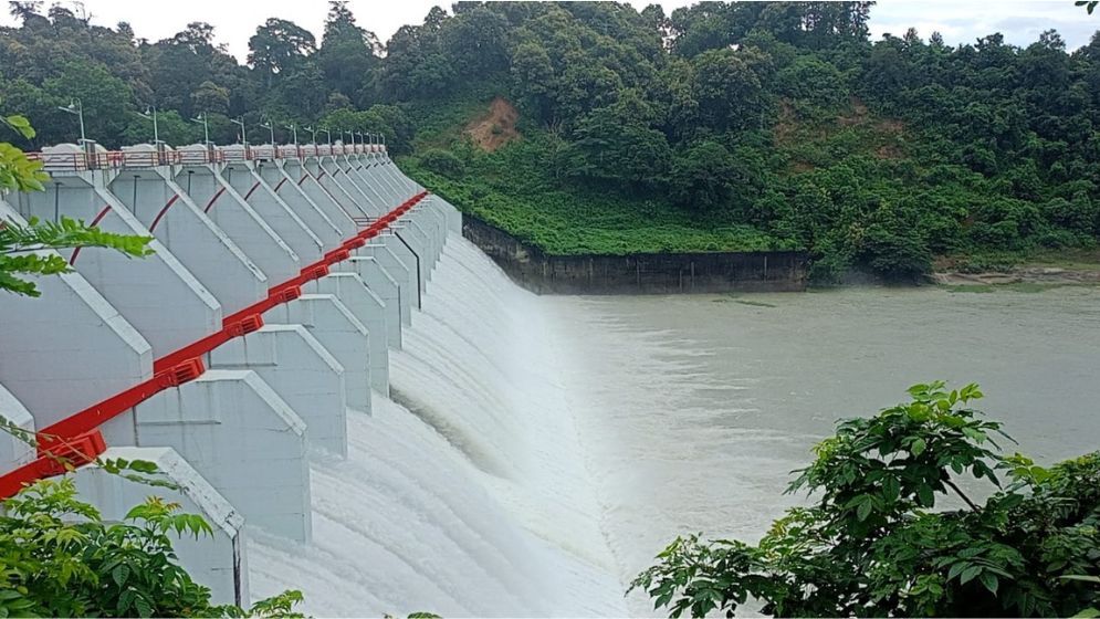 কাপ্তাই বাঁধকে বিপদমুক্ত রাখতে ১৬ জলকপাট উন্মুক্ত