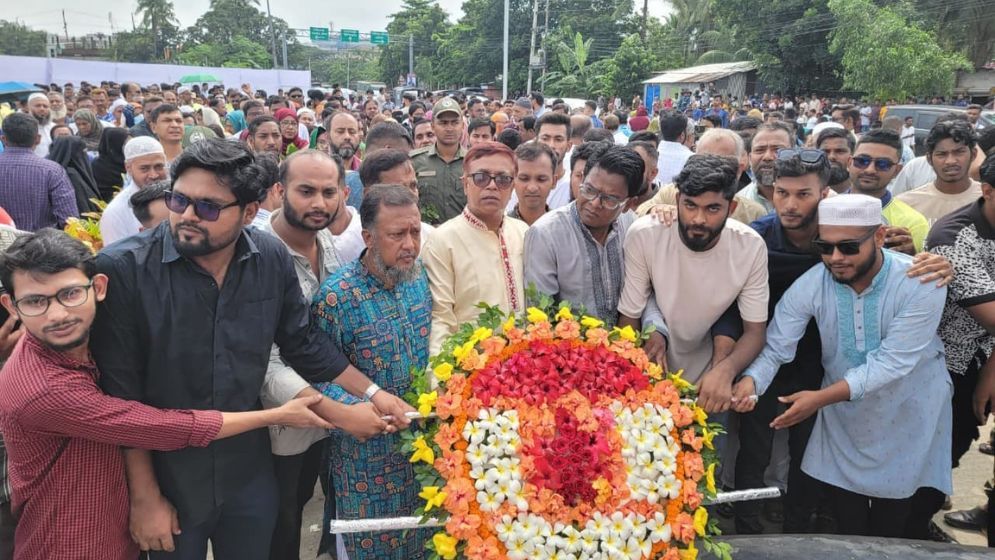 শ্রদ্ধা নিবেদন করেন নারায়ণগঞ্জ মহানগর বিএনপি