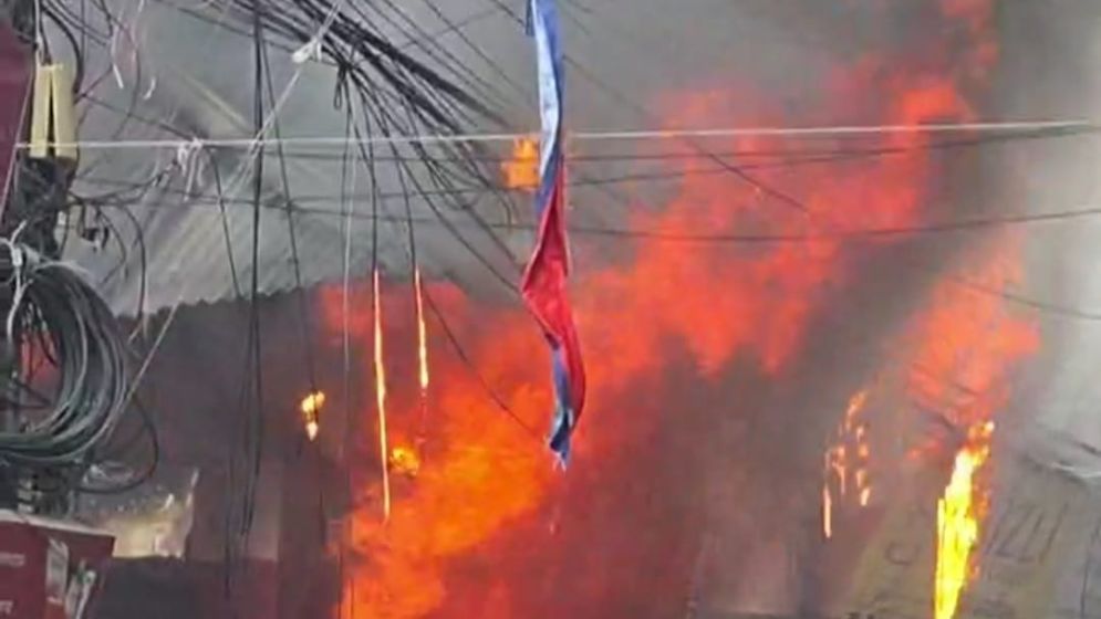 মাধবদীতে ভয়াবহ আগুনে পুড়ল ৭ দোকান