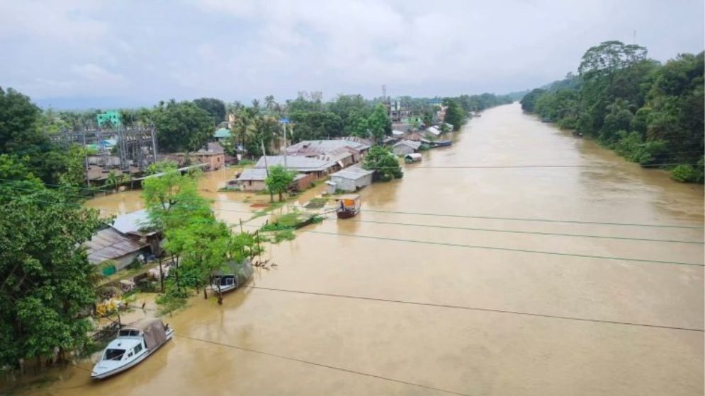 ৮ উপজেলার নিম্নাঞ্চল প্লাবিত হাজারো মানুষের দূর্ভোগ