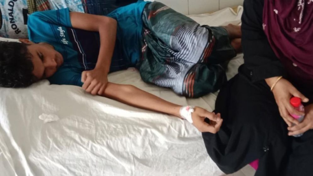 ৫৫ হাজার টাকায় মোবাইল কিনে না দেয়ায় ছাত্রের আত্মহত্যার চেষ্টা