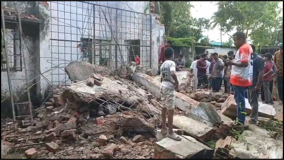 নেত্রকোনায় ছাদ ধসে ৩ শ্রমিক নিহত