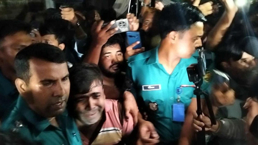 আওয়ামী লীগ সন্দেহে গণপিটুনি ধানমন্ডির ৩২ নম্বরে