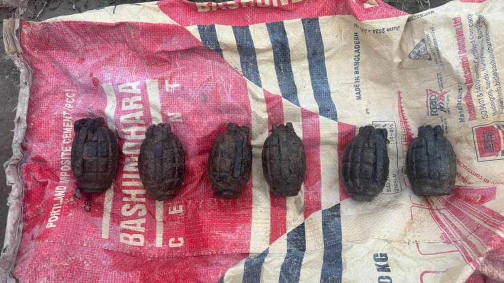 বগুড়ায় ৬ গ্রেনেড নিষ্ক্রিয় করলো সেনাবাহিনী