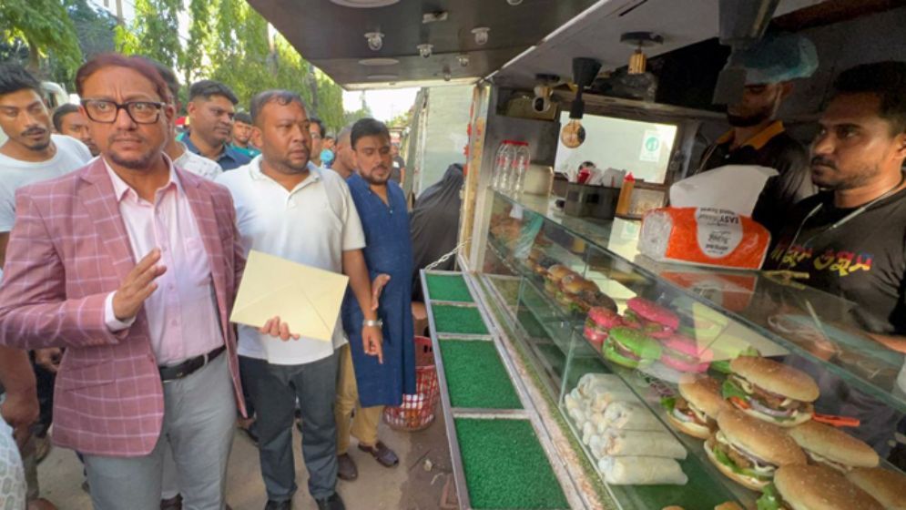 দিনে হকার বসতে পারবে না আগ্রাবাদে  :  মেয়র শাহাদাত