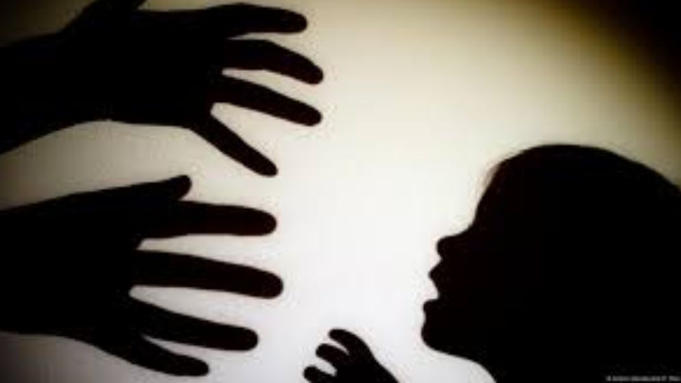 বগুড়ায় শিশুকে ধর্ষণের অভিযোগে কিশোর গ্রেপ্তার