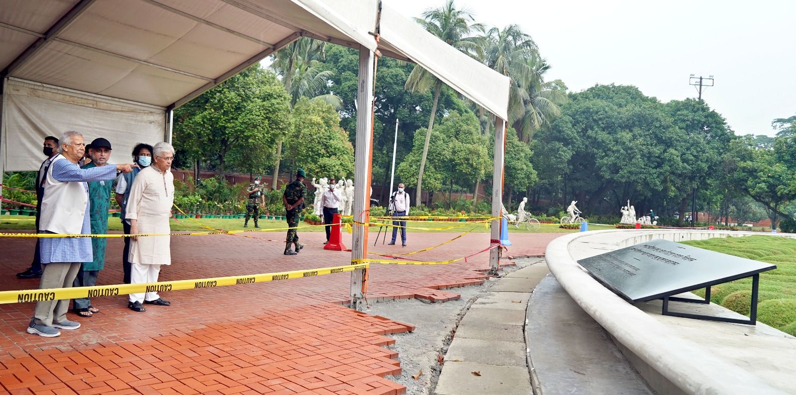 জুলাই স্মৃতি জাদুঘর পরিদর্শন করলেন প্রধান উপদেষ্টা