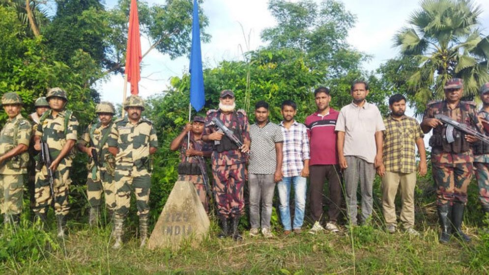 কুমিল্লায় পাঁচ বাংলাদেশি নাগরিককে ফেরত দিল বিএসএফ