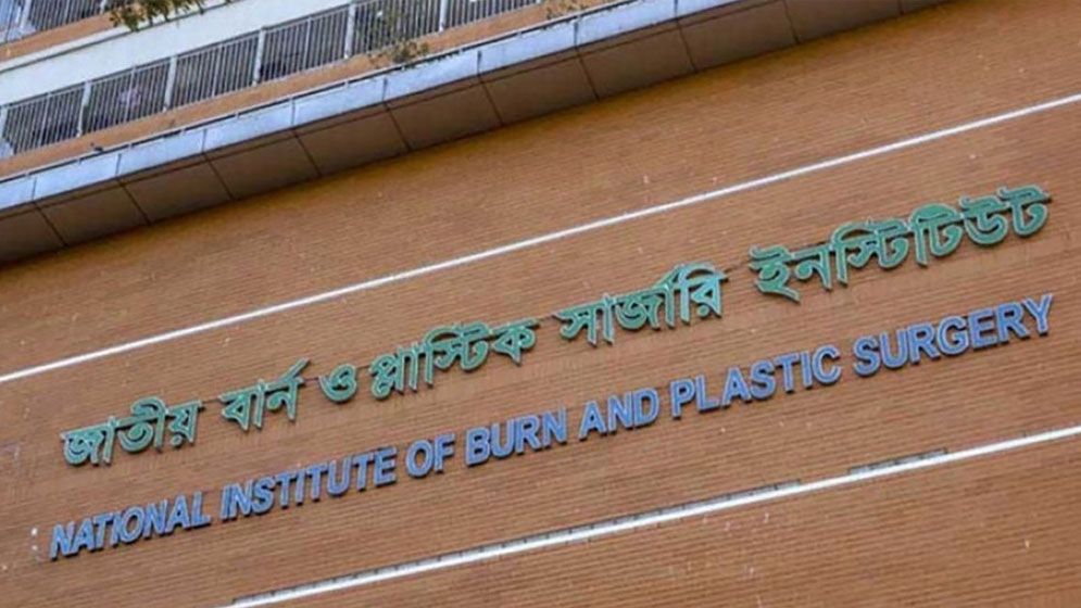 ট্রান্সফরমার বিস্ফোরণে আগুন, একই পরিবারে দগ্ধ ৩