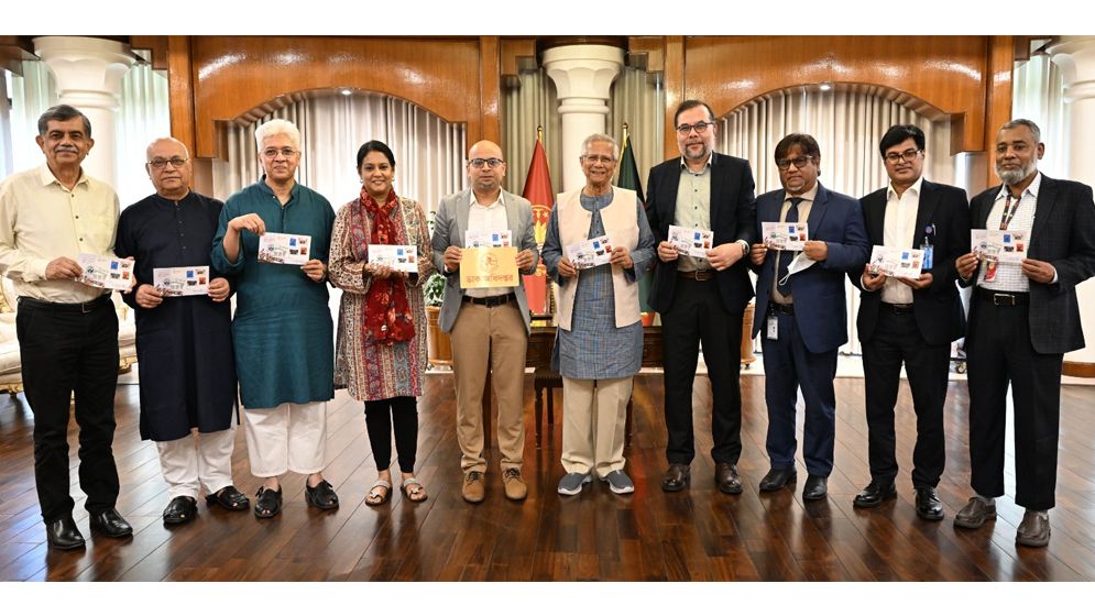 জুলাই গণ-অভ্যুত্থান দিবস উপলক্ষে স্মারক ডাকটিকিট অবমুক্ত করলেন প্রধান উপদেষ্টা