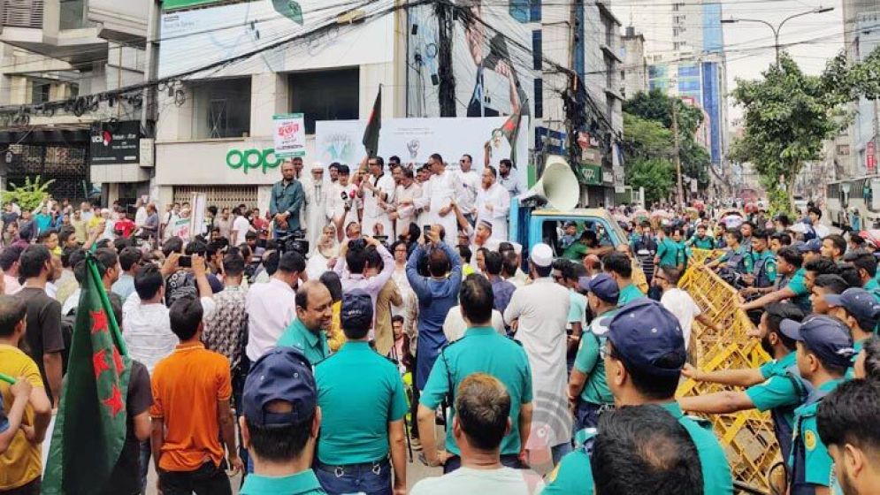 জাগপার ভারতীয় দূতাবাস ঘেরাও কর্মসূচিতে বাড্ডায় পুলিশের বাধা