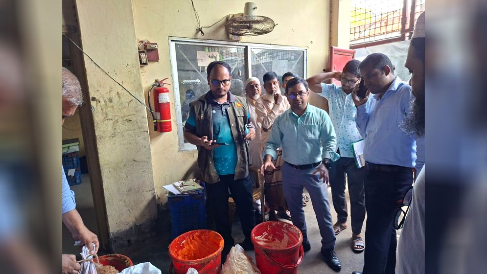 বগুড়ায় ঢাকা বেকারিকে ৩ লাখ টাকা জরিমানা