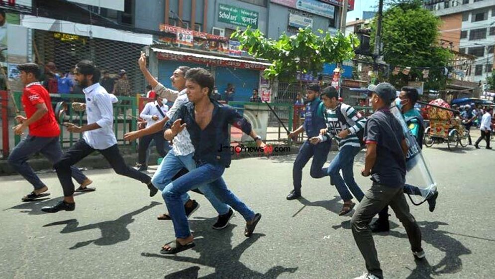 ঢাকা কলেজ-সিটি কলেজ শিক্ষার্থীদের সংঘর্ষে আহত দুজন ঢামেকে