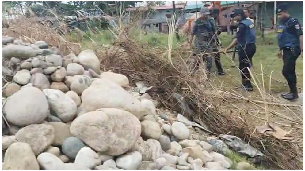 বাঁশের পাতার নিচে মিলল ৩৭ হাজার ঘনফুট সাদাপাথর