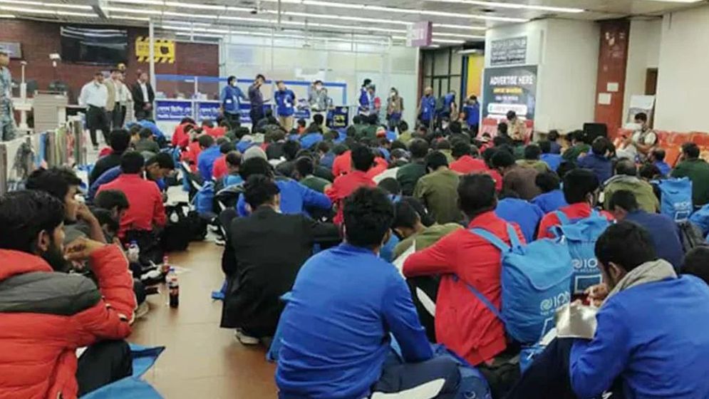 লিবিয়া থেকে দেশে ফিরলেন ১৭৫ বাংলাদেশি