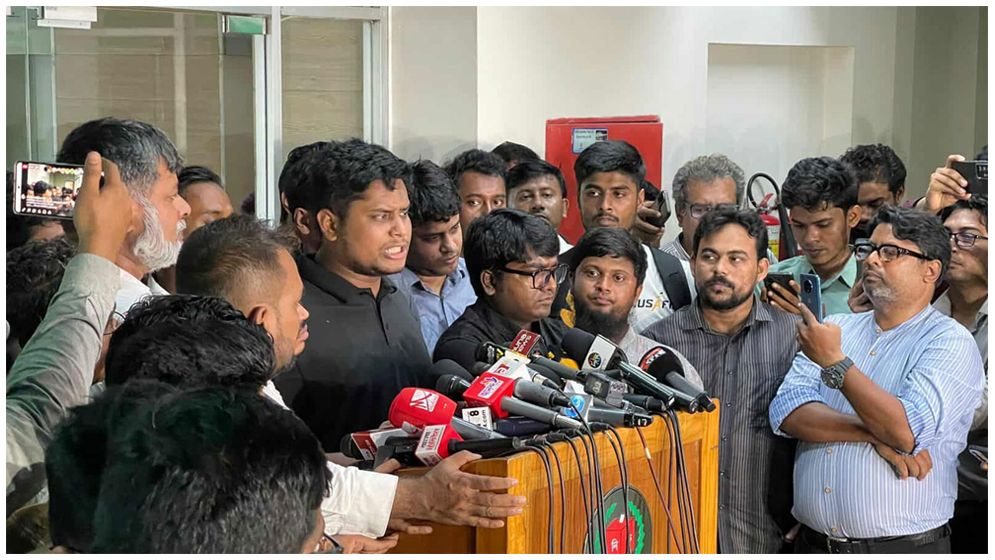 ইসি দলকানা একটা পার্টি অফিস: হাসনাত