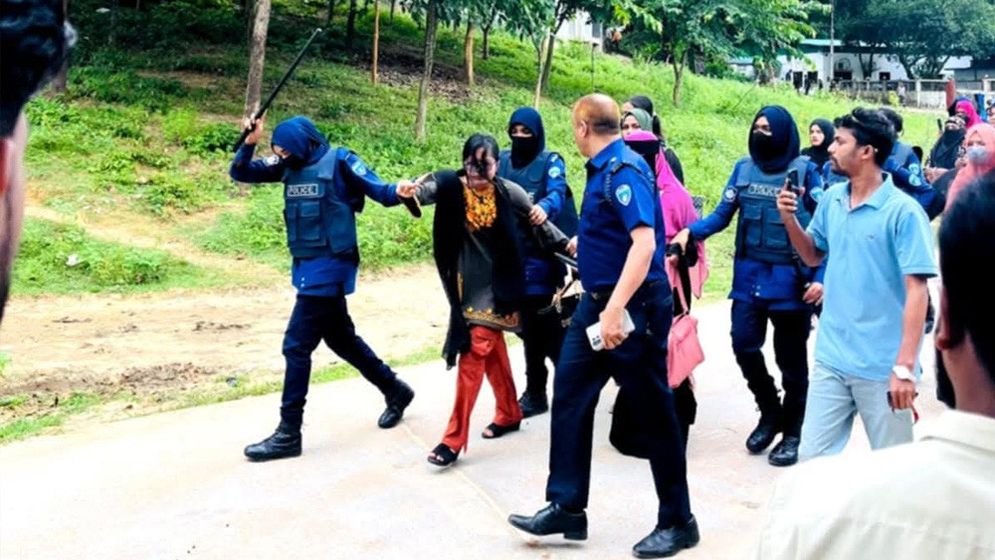 উখিয়ায় আন্দোলনরত চাকরিচ্যুত শিক্ষকদের লাঠিচার্জ