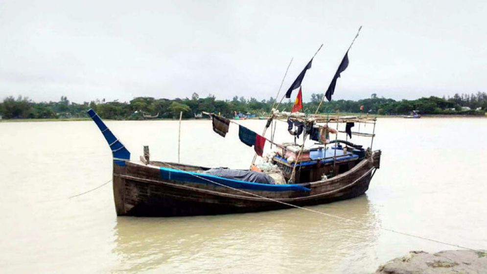 নৌকায় সিলিন্ডার বিস্ফোরণে ৪ জেলে দগ্ধ