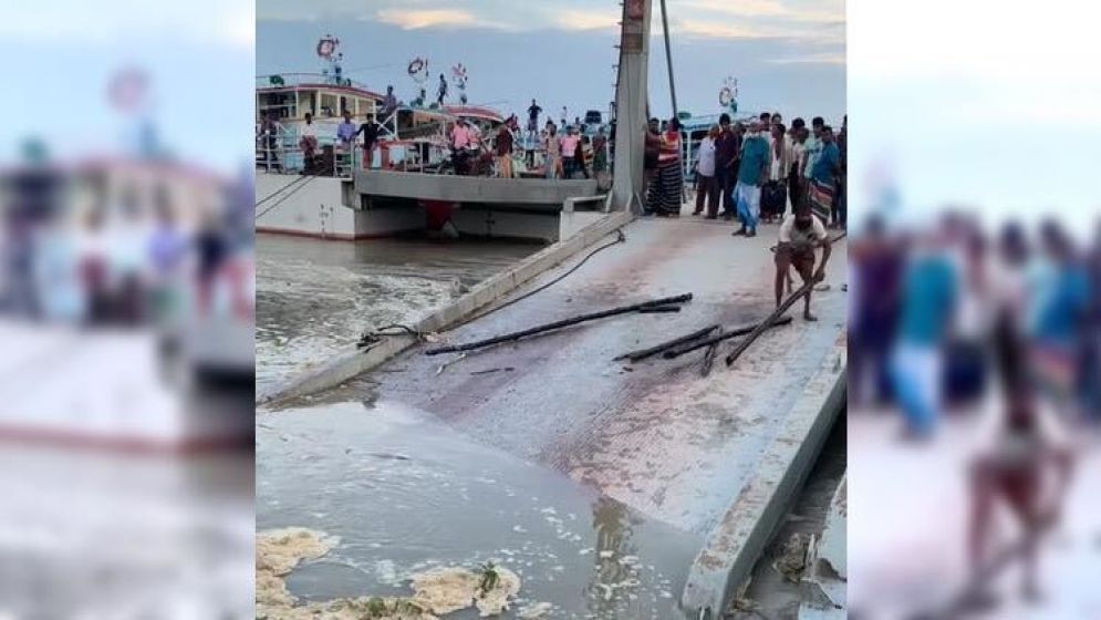 তীব্র স্রোতে পাটুরিয়ায় লঞ্চঘাটে ধস, চলাচল বন্ধ