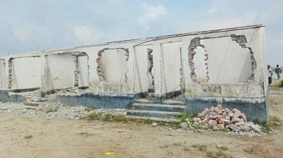 হস্তান্তরের আগেই আশ্রয়ণের টিন ইট  লুট