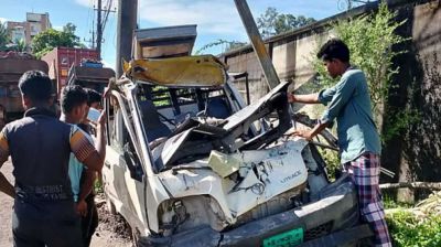 চট্টগ্রামে কাভার্ডভ্যানে পিকআপের ধাক্কায় ৪ জনের মৃত্যু