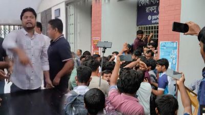 রাকসুতে প্রথম বর্ষের শিক্ষার্থীদের ভোটাধিকার দাবিতে ছাত্রদলের অবস্থান কর্মসূচি