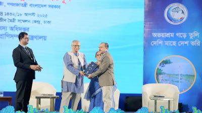 জাতীয় মৎস্য সপ্তাহ-২০২৫ এ স্বর্ণপদক পেলেন সফল চিংড়ি ব্যবসায়ী রিপন