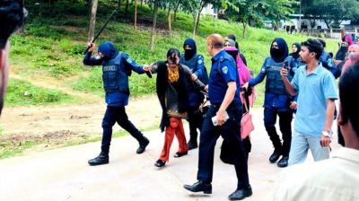 উখিয়ায় আন্দোলনরত চাকরিচ্যুত শিক্ষকদের লাঠিচার্জ