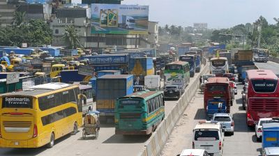 ঢাকা-চট্টগ্রাম মহাসড়কে ৩০ কিলোমিটার যানজটে ভোগান্তি