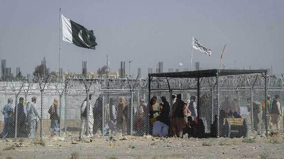 জোর করে ১৪ লাখ আফগান শরণার্থীকে ফেরত পাঠাচ্ছে পাকিস্তান