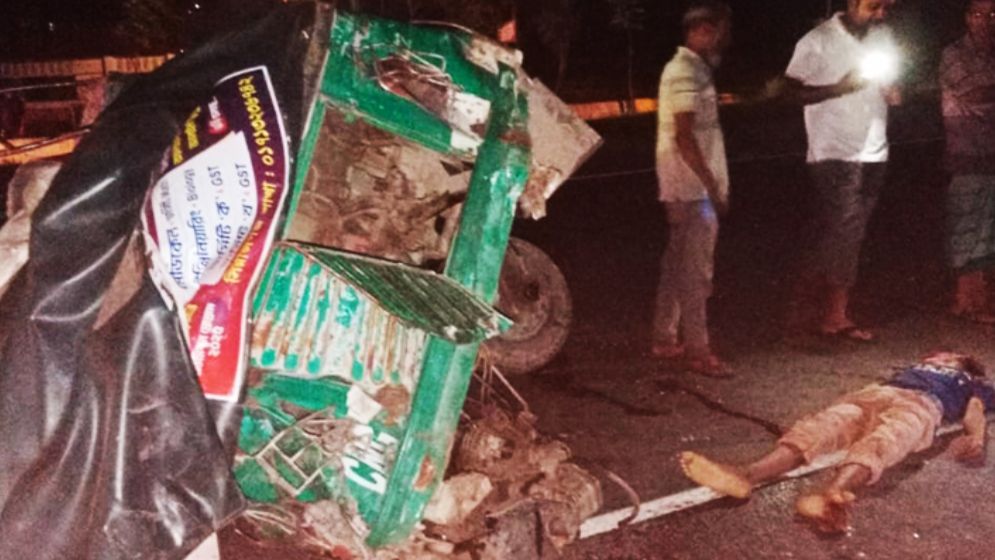 বগুড়ায় অটোরিকশায় বাসের ধাক্কা, ২ ভাই নিহত
