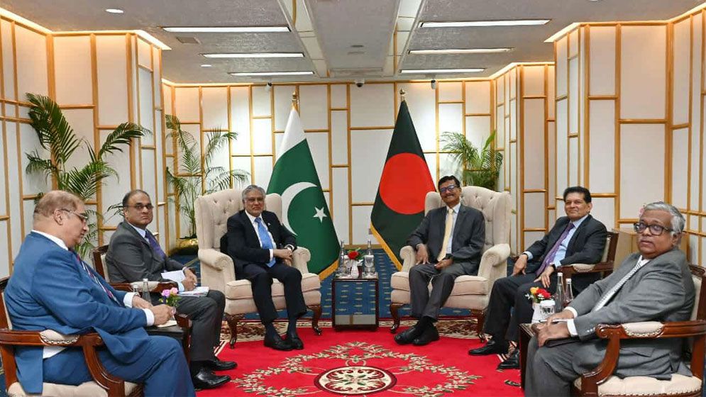 ঢাকায় তৌহিদ হোসেন-ইসহাক দার বৈঠক, সই হতে পারে একাধিক চুক্তি